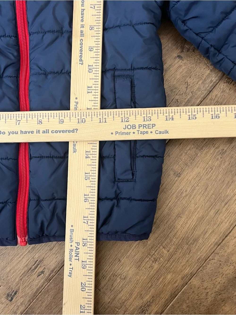 Kids Nike navy blue puffer jacket with red zipper and red Nike swoosh #puffer